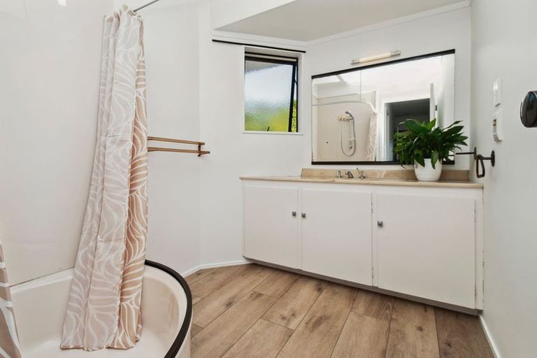 Photo of property in 1/5 Sharon Road, Waiake, Auckland, 0630