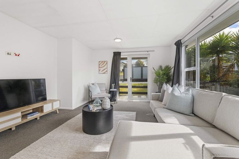 Photo of property in 9 Anson Place, Westown, New Plymouth, 4310