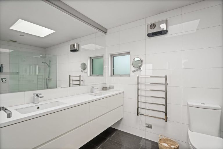 Photo of property in 15 Faulks Terrace, Wanaka, 9305