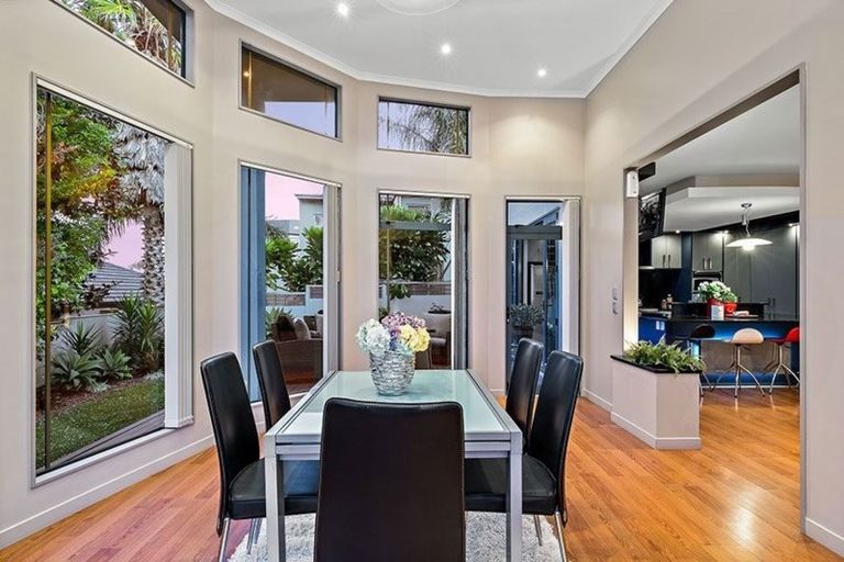 Photo of property in 6 Lupetti Rise, West Harbour, Auckland, 0618