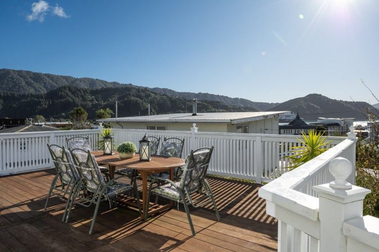 Photo of property in 5 Taranaki Street, Picton, 7220