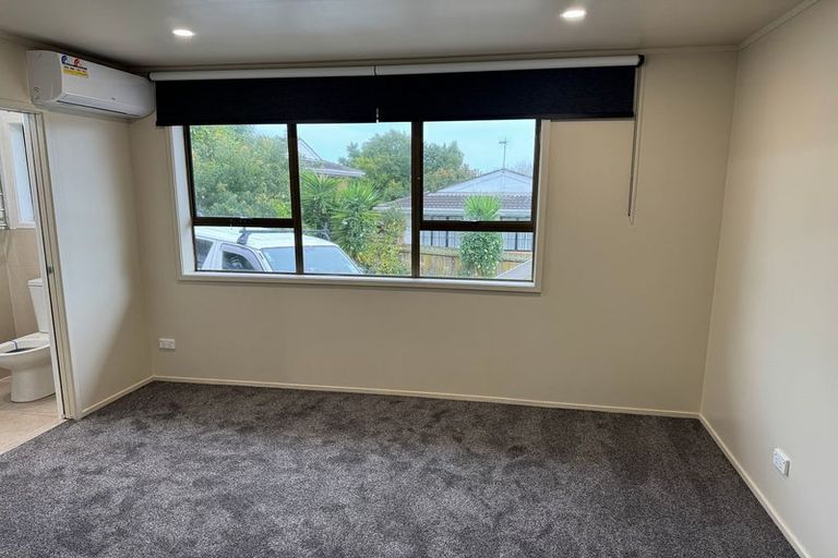 Photo of property in 2/6 Raddock Place, Half Moon Bay, Auckland, 2012