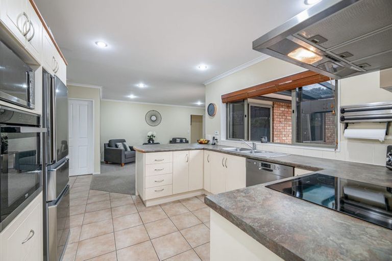 Photo of property in 56 Highfields Terrace, Henderson, Auckland, 0612