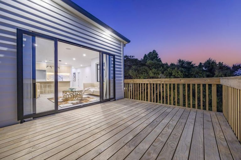 Photo of property in 254a Whangaparaoa Road, Red Beach, 0932