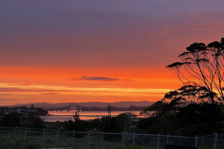 Photo of property in 2 Nga Tutu Place, Belmont, Auckland, 0622