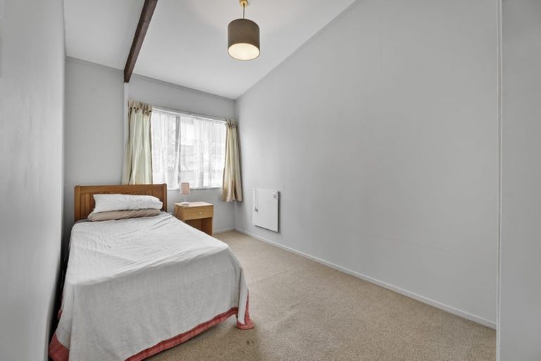 Photo of property in 2/180 Henderson Valley Road, Henderson, Auckland, 0612