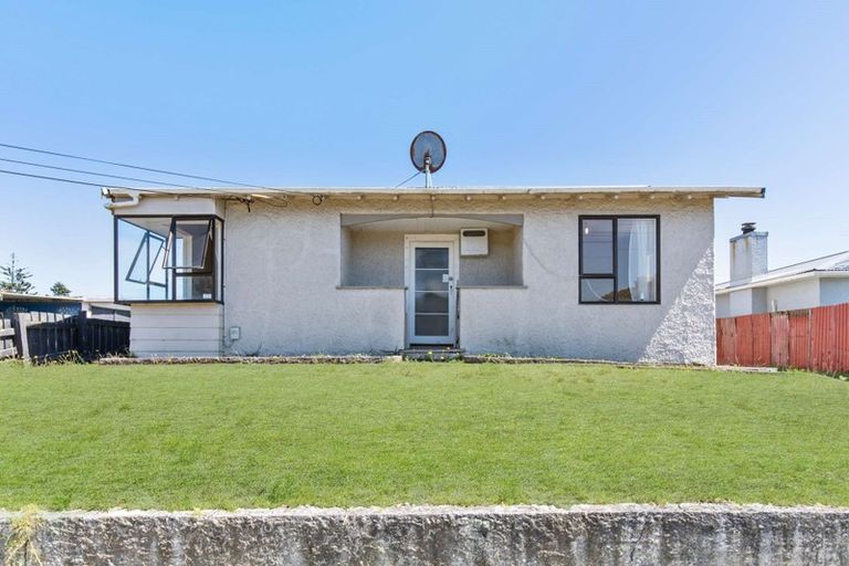 Photo of property in 1 Manuka Street, Castlecliff, Whanganui, 4501