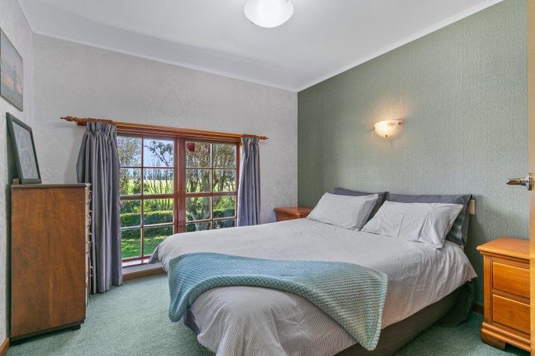 Photo of property in 389 Kawiu Road, Levin, 5510