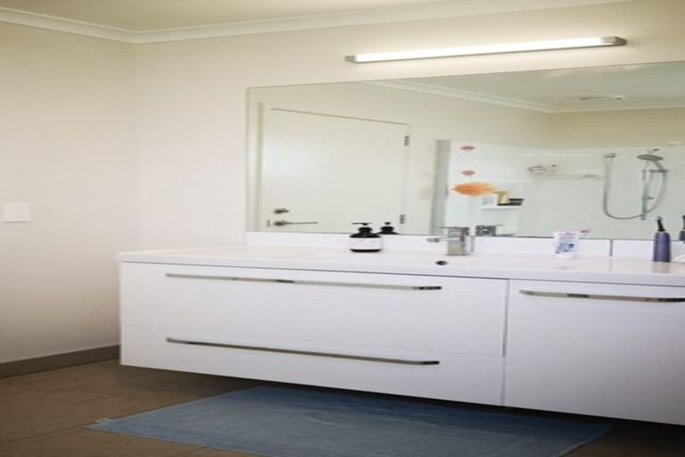 Photo of property in 16 Rangihina Road, Hobsonville, Auckland, 0616