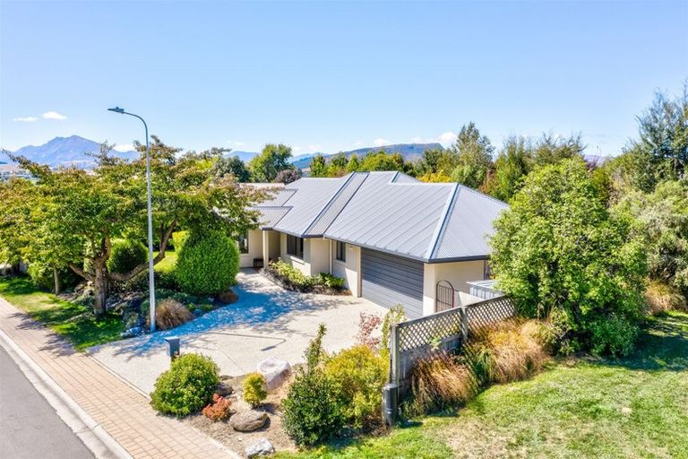 Photo of property in 72 Meadowstone Drive, Wanaka, 9305