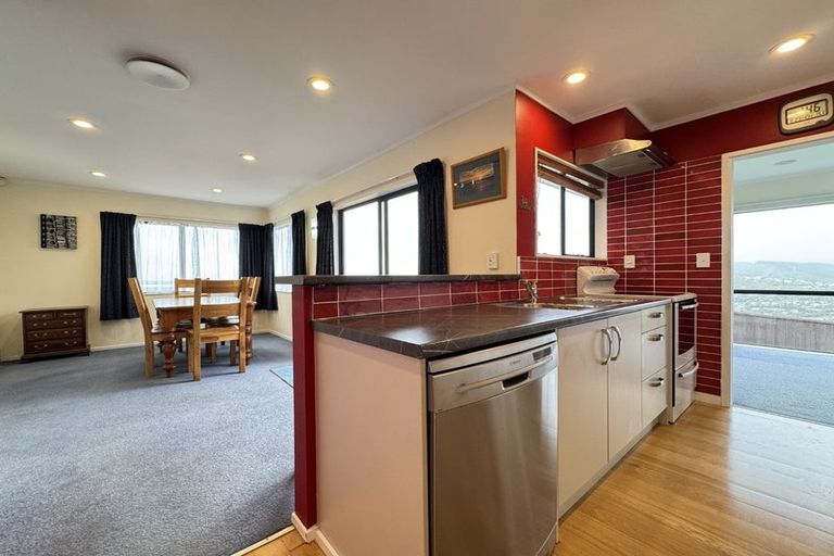 Photo of property in 16 Cathie Place, Karori, Wellington, 6012