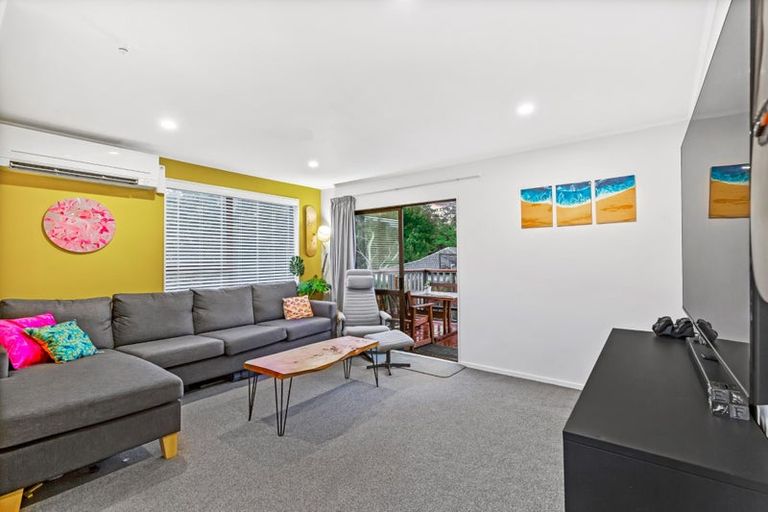 Photo of property in 239 Waitemata Drive, Ranui, Auckland, 0612