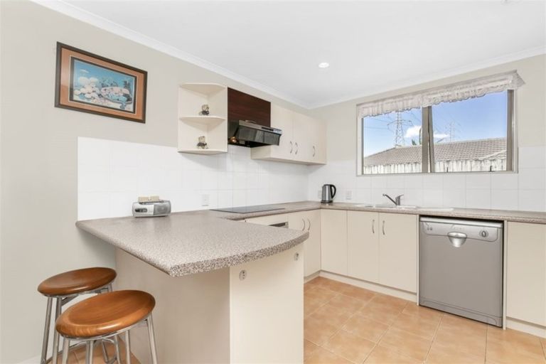 Photo of property in 33 Morewa Place, Takanini, 2112
