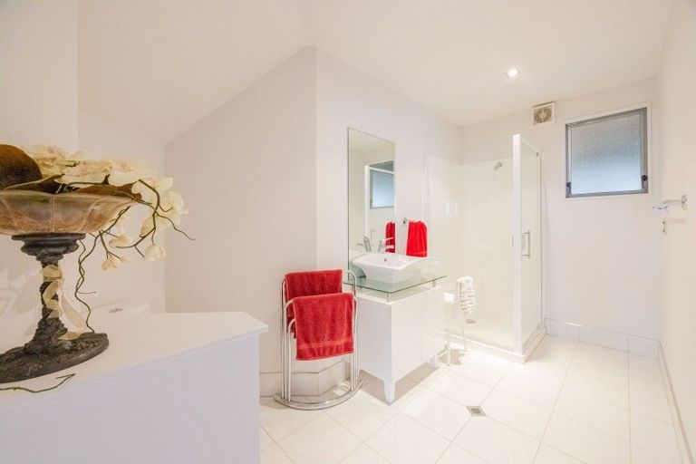 Photo of property in 4b Seapoint Road, Bluff Hill, Napier, 4110