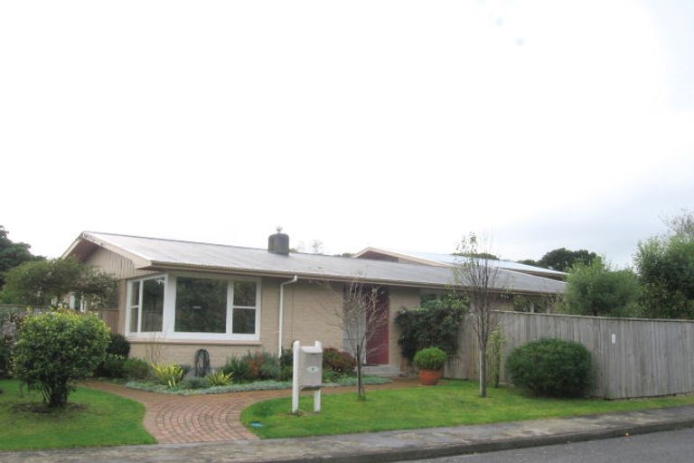 Photo of property in 4 Iti Grove, Waikanae, 5036