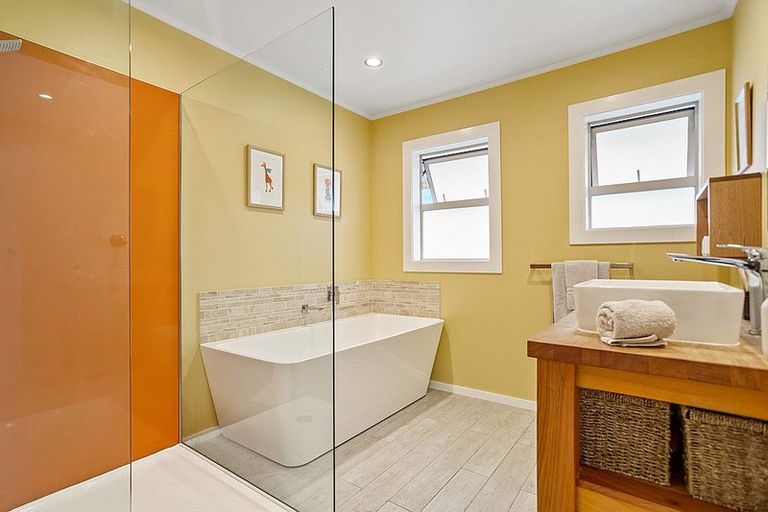 Photo of property in 23 Lucinda Place, Glen Eden, Auckland, 0602