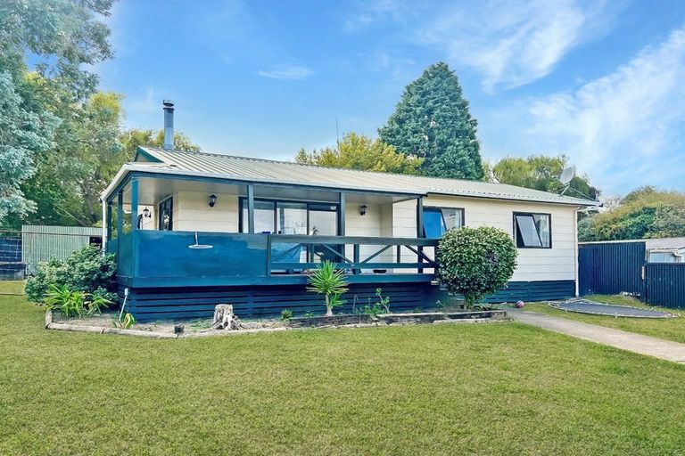 Photo of property in 19 Vera Street, Marton, 4710