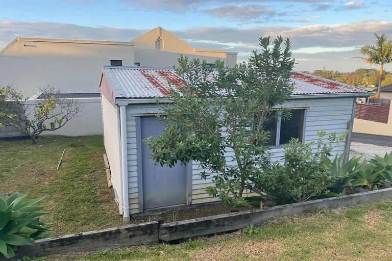 Photo of property in 2/119 Carlisle Road, Northcross, Auckland, 0632