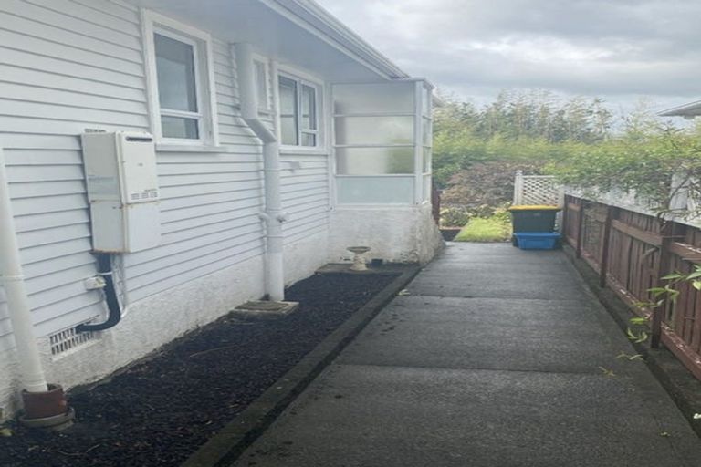 Photo of property in 42 Awanui Street, Merrilands, New Plymouth, 4312