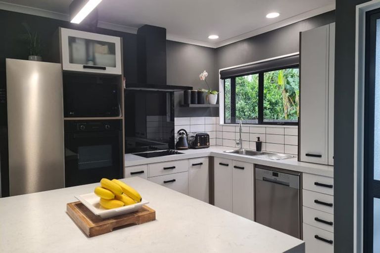 Photo of property in 4 Nadine Place, Mangere Bridge, Auckland, 2022