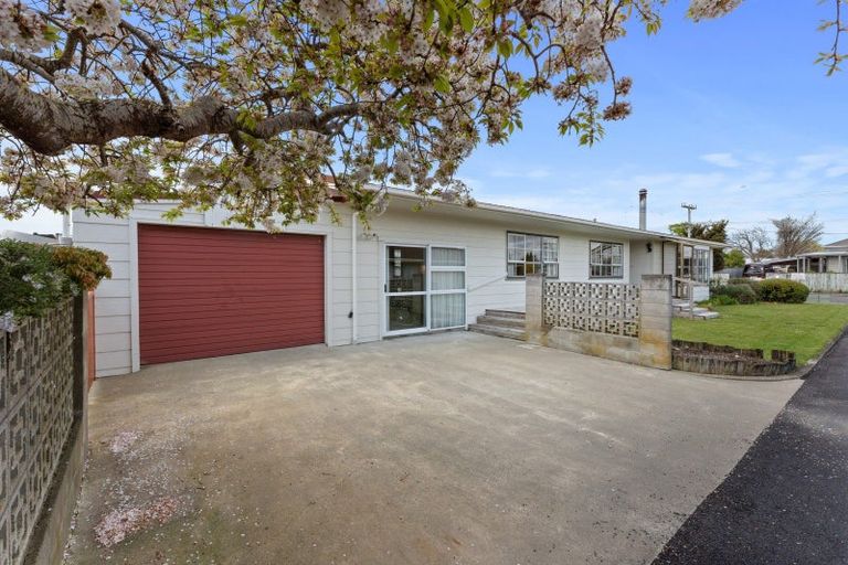 Photo of property in 8 Cambridge Street, Pahiatua, 4910