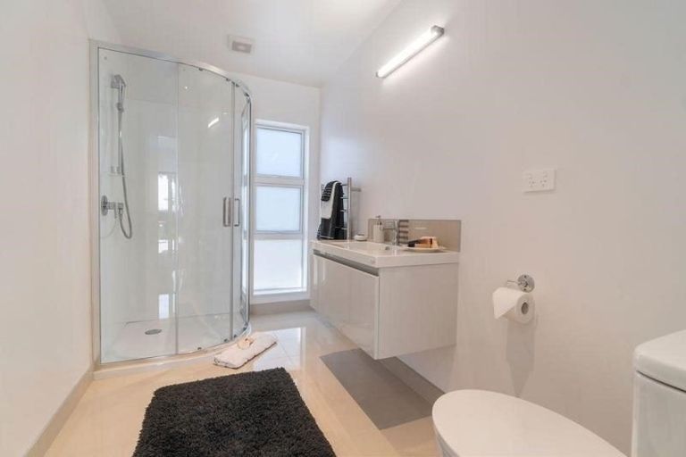 Photo of property in 31a Dawnhaven Drive, Te Atatu Peninsula, Auckland, 0610