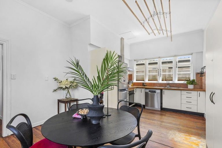 Photo of property in 241 Ohiro Road, Brooklyn, Wellington, 6021