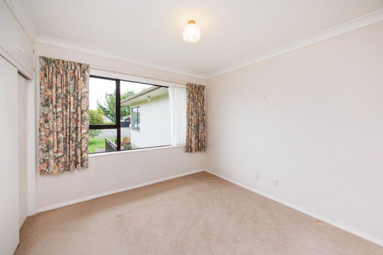 Photo of property in 12 Athlone Place, Hokowhitu, Palmerston North, 4410