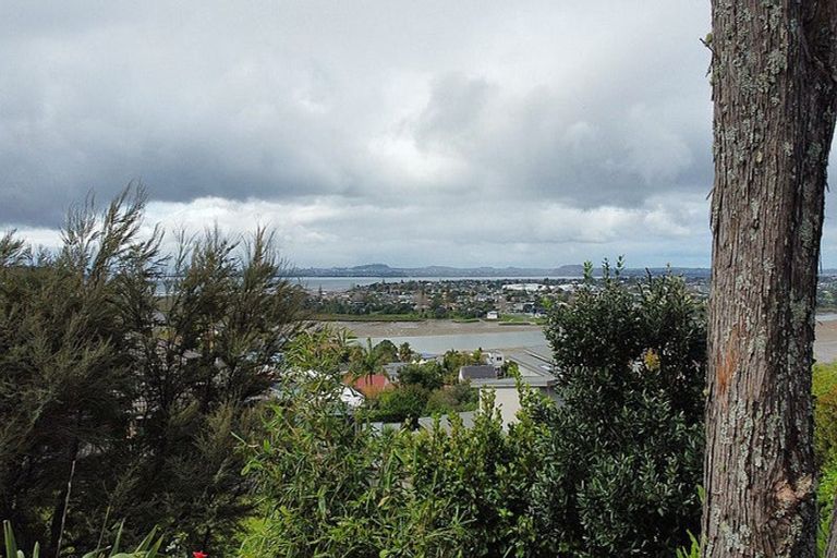 Photo of property in 139 Luckens Road, West Harbour, Auckland, 0618