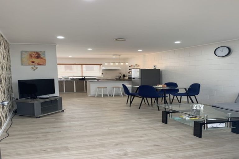 Photo of property in 2/112 Portage Road, New Lynn, Auckland, 0600