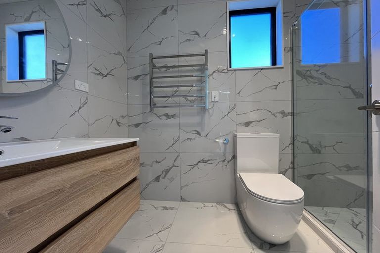 Photo of property in 31 Kuaha Road, Massey, Auckland, 0614