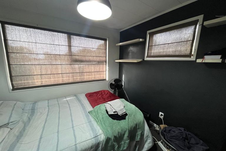 Photo of property in 16 Temuri Place, Glendene, Auckland, 0602