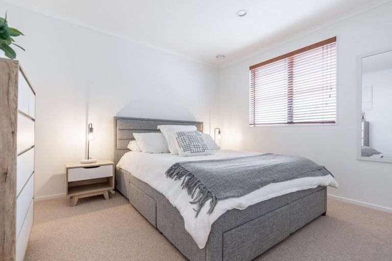 Photo of property in 1/10 Abergeldie Way, Cambridge, 3434