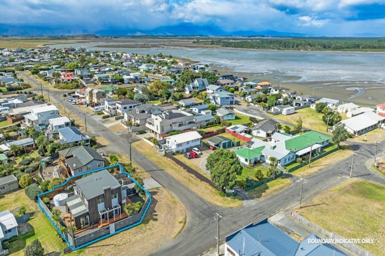 Photo of property in 1 Roore Street, Foxton Beach, Foxton, 4815