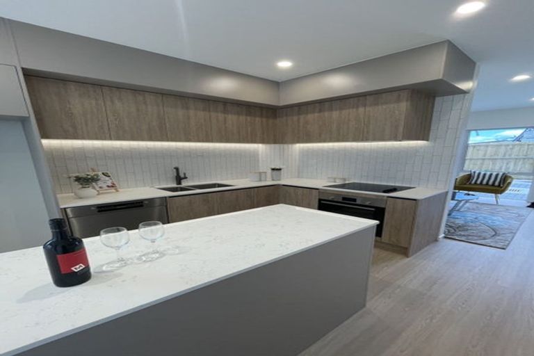 Photo of property in 6c Law Street, Torbay, Auckland, 0630