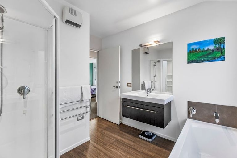 Photo of property in 5 Marbleleaf Lane, Albert Town, Wanaka, 9305