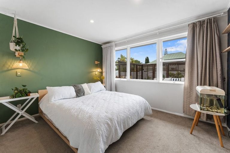 Photo of property in 2 Tyne Road, Forrest Hill, Auckland, 0620