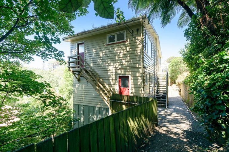 Photo of property in 58 Garden Road, Northland, Wellington, 6012