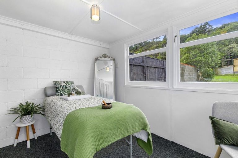 Photo of property in 2 Bella Grove, Naenae, Lower Hutt, 5011