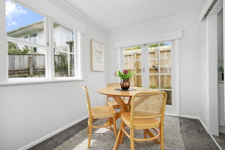 Photo of property in 49 Taylor Terrace, Tawa, Wellington, 5028