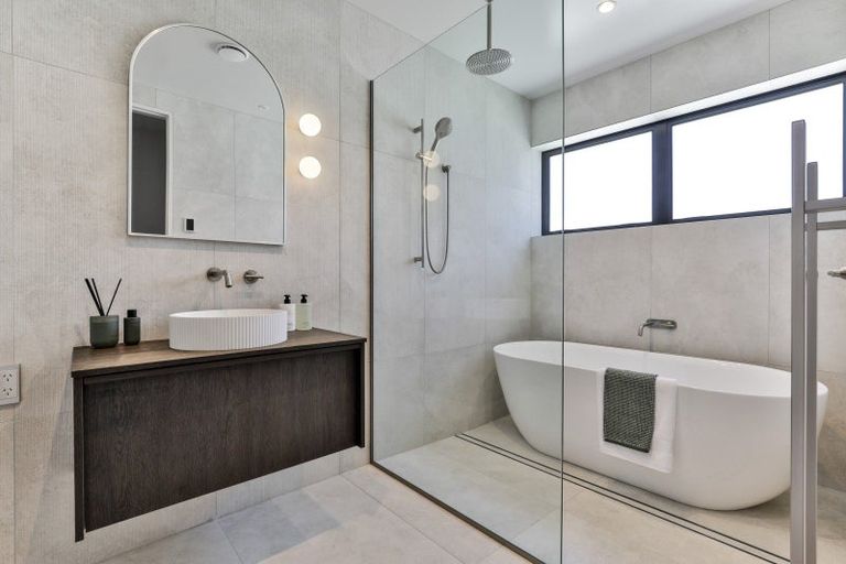 Photo of property in 14 Kirimoko Crescent, Wanaka, 9305