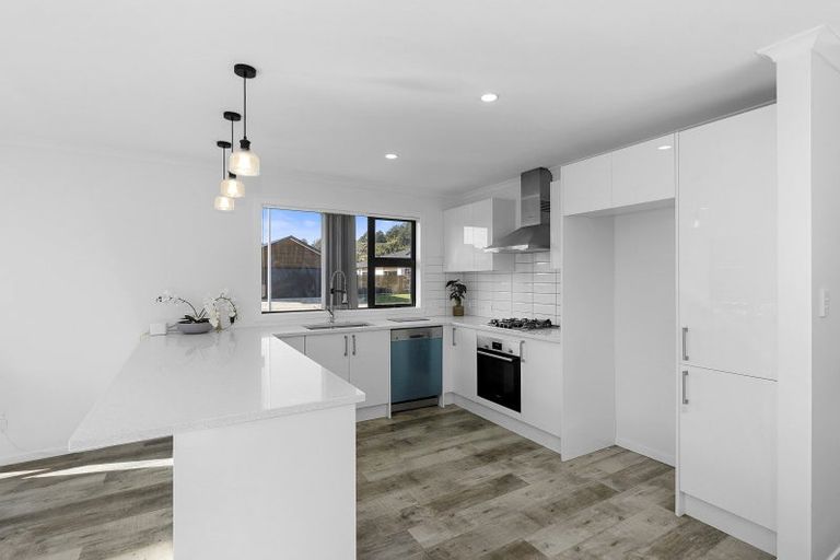 Photo of property in 5 Kerrigan Crescent, Wallaceville, Upper Hutt, 5018