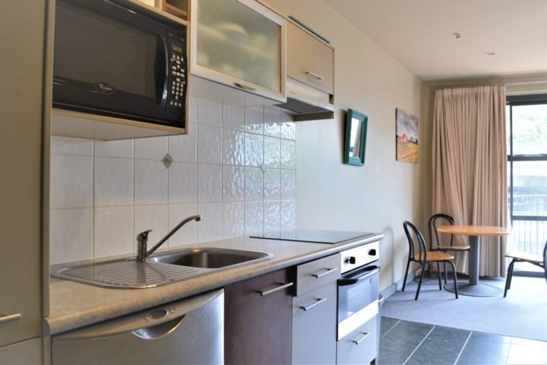 Photo of property in Atrium Apartments, 2q/154 The Terrace, Wellington Central, Wellington, 6011