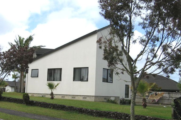 Photo of property in 2 Princess Maria Place, Massey, Auckland, 0614