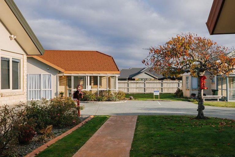 Photo of property in 6 Foxtail Fern, Kelvin Grove, Palmerston North, 4414