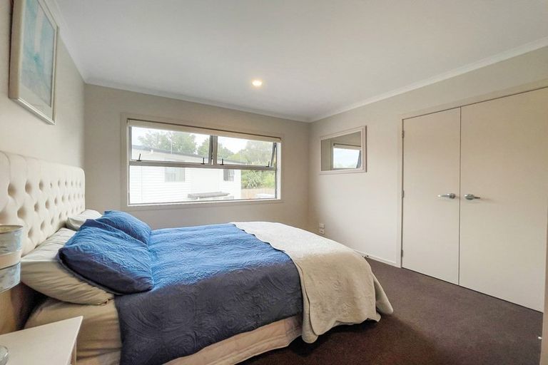 Photo of property in 50u2 Banbury Crescent, Fairfield, Hamilton, 3214