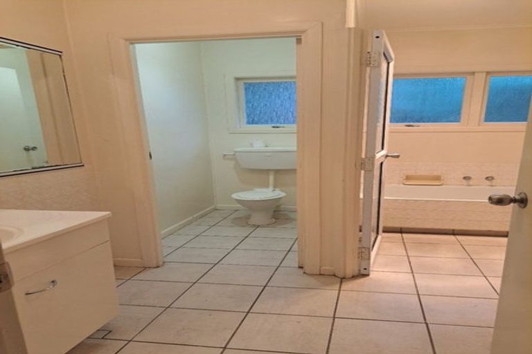 Photo of property in 280 Great South Road, Papakura, 2110