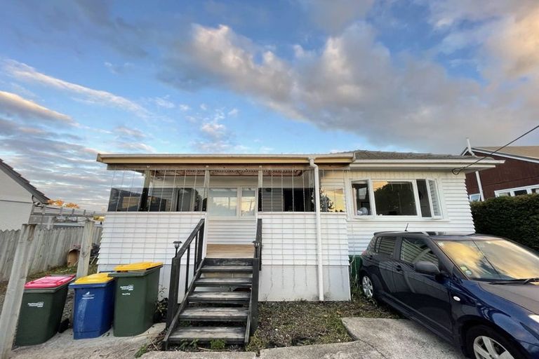 Photo of property in 50 Fruitvale Road, New Lynn, Auckland, 0600