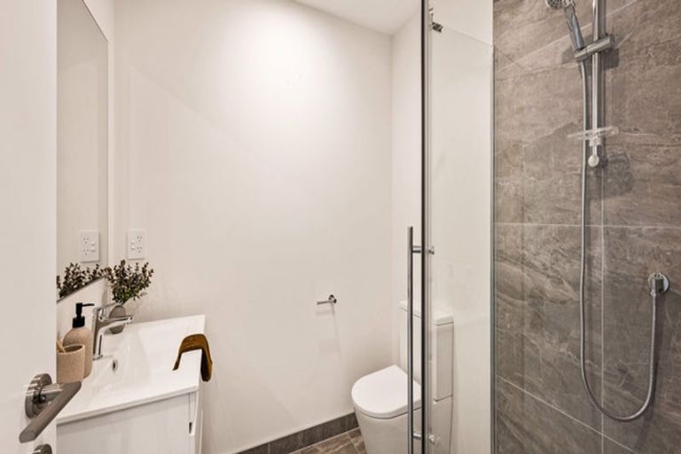Photo of property in 5/721 Te Atatu Road, Te Atatu Peninsula, Auckland, 0610