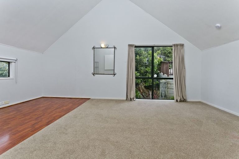 Photo of property in 30 Speedy Crescent, Hillcrest, Auckland, 0627